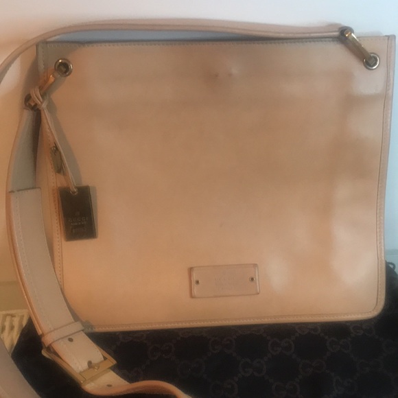 Authentic Gucci leather bag. Beige with gold hardware. - Picture 12 of 17